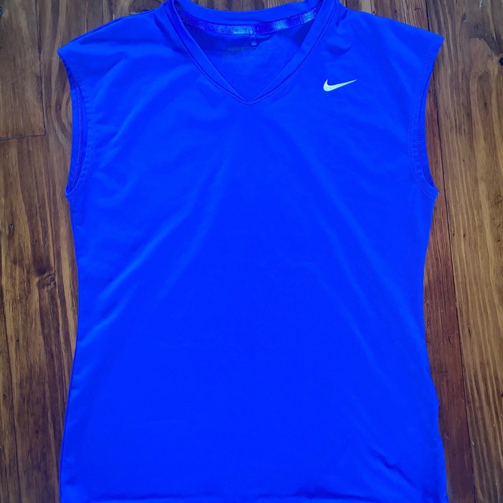 NWOT Girls Nike Golf Top Medium